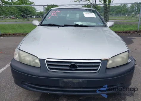 2001 Toyota Camry Le z USA, uszkodzony, nr VIN 4T1BG22K41U847401